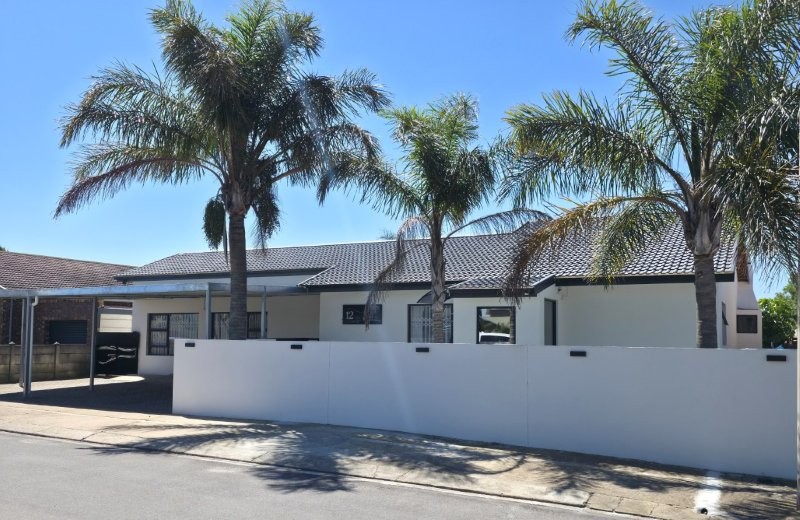 3 Bedroom Property for Sale in Wavecrest Eastern Cape